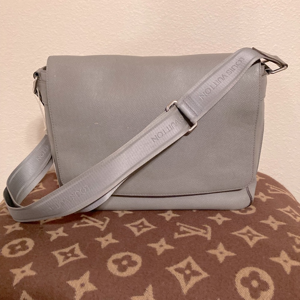 Louis Vuitton Taiga Roman Messenger Bag